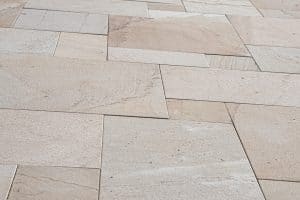 Pourquoi opter pour un carrelage en travertin ?