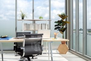 Comment choisir un film adh&eacute;sif d&eacute;coratif pour vitrage&thinsp;?