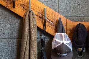 Les atouts incontournables de la patère murale dans votre maison