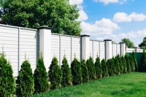 Créer un coin intime dans son jardin grâce au brise-vue